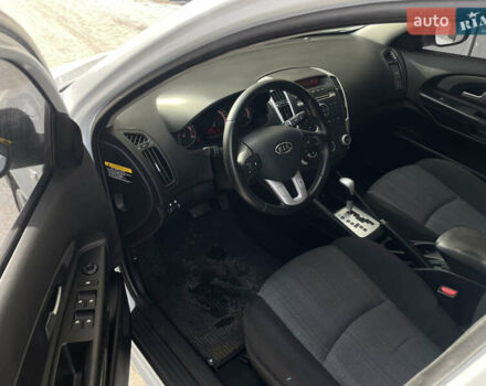 Белый Киа Сид, объемом двигателя 1.59 л и пробегом 196 тыс. км за 7850 $, фото 21 на Automoto.ua