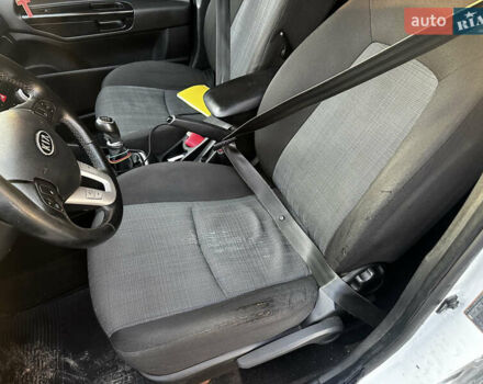 Белый Киа Сид, объемом двигателя 1.58 л и пробегом 231 тыс. км за 6199 $, фото 9 на Automoto.ua