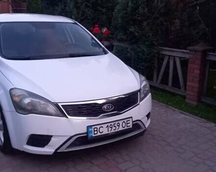 Белый Киа Сид, объемом двигателя 1.58 л и пробегом 206 тыс. км за 5500 $, фото 8 на Automoto.ua
