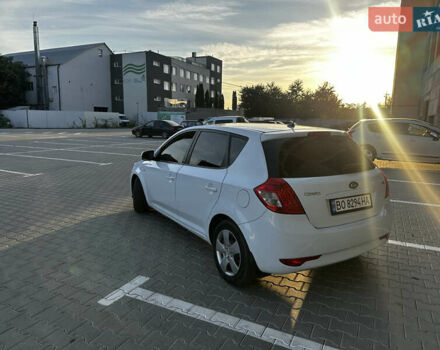Белый Киа Сид, объемом двигателя 1.58 л и пробегом 231 тыс. км за 6199 $, фото 4 на Automoto.ua