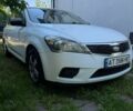 Белый Киа Сид, объемом двигателя 1.61 л и пробегом 290 тыс. км за 5400 $, фото 1 на Automoto.ua