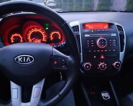 Белый Киа Сид, объемом двигателя 1.58 л и пробегом 206 тыс. км за 5500 $, фото 14 на Automoto.ua