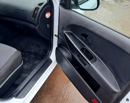 Білий Кіа Сід, об'ємом двигуна 1.6 л та пробігом 192 тис. км за 6500 $, фото 4 на Automoto.ua