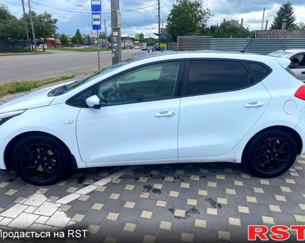 Киа Сид 2012 в Полтаве на Automoto.ua Белый Киа Сид, объемом двигателя 1.6 л и пробегом 180 тыс. км за 9000 $, фото 1 на Automoto.ua