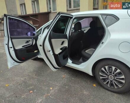 Киа Сид 2012 в Киеве на Automoto.ua Белый Киа Сид, объемом двигателя 1.59 л и пробегом 122 тыс. км за 9800 $, фото 9 на Automoto.ua
