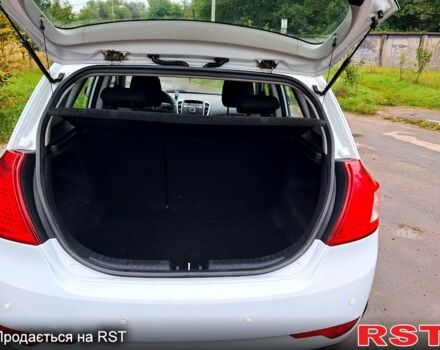 Білий Кіа Сід, об'ємом двигуна 1.6 л та пробігом 192 тис. км за 6500 $, фото 9 на Automoto.ua