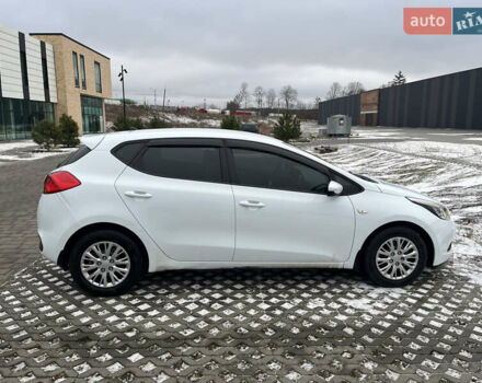 Белый Киа Сид, объемом двигателя 1.4 л и пробегом 198 тыс. км за 8000 $, фото 3 на Automoto.ua