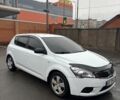Білий Кіа Сід, об'ємом двигуна 1.6 л та пробігом 300 тис. км за 5700 $, фото 1 на Automoto.ua