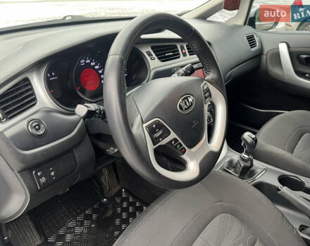 Белый Киа Сид, объемом двигателя 1.4 л и пробегом 198 тыс. км за 8000 $, фото 9 на Automoto.ua