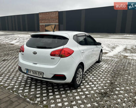 Белый Киа Сид, объемом двигателя 1.4 л и пробегом 198 тыс. км за 8000 $, фото 5 на Automoto.ua