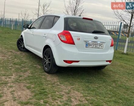Белый Киа Сид, объемом двигателя 1.59 л и пробегом 260 тыс. км за 6500 $, фото 4 на Automoto.ua