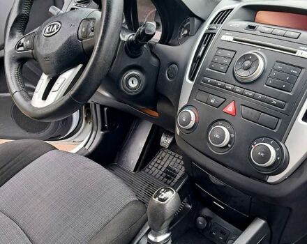 Білий Кіа Сід, об'ємом двигуна 1.6 л та пробігом 192 тис. км за 6500 $, фото 5 на Automoto.ua