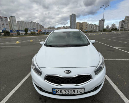 Белый Киа Сид, объемом двигателя 1.4 л и пробегом 154 тыс. км за 8000 $, фото 2 на Automoto.ua
