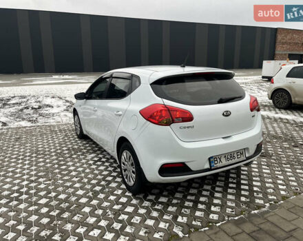 Белый Киа Сид, объемом двигателя 1.4 л и пробегом 198 тыс. км за 8000 $, фото 6 на Automoto.ua