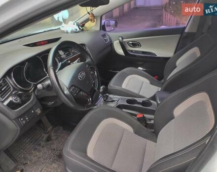 Киа Сид 2012 в Киеве на Automoto.ua Белый Киа Сид, объемом двигателя 1.59 л и пробегом 122 тыс. км за 9800 $, фото 13 на Automoto.ua