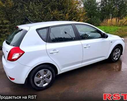 Білий Кіа Сід, об'ємом двигуна 1.6 л та пробігом 192 тис. км за 6500 $, фото 1 на Automoto.ua