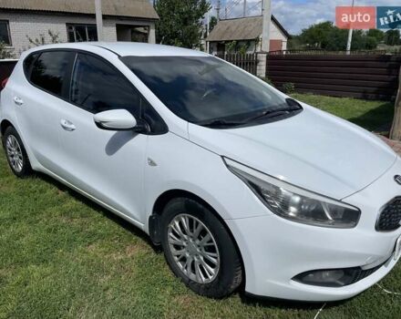 Білий Кіа Сід, об'ємом двигуна 1.59 л та пробігом 180 тис. км за 9400 $, фото 2 на Automoto.ua