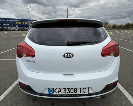 Белый Киа Сид, объемом двигателя 1.4 л и пробегом 154 тыс. км за 8000 $, фото 3 на Automoto.ua