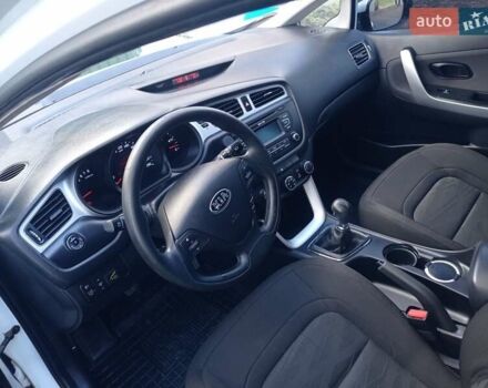 Белый Киа Сид, объемом двигателя 1.4 л и пробегом 238 тыс. км за 5100 $, фото 16 на Automoto.ua
