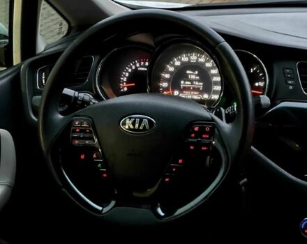 Білий Кіа Сід, об'ємом двигуна 1.6 л та пробігом 199 тис. км за 10500 $, фото 13 на Automoto.ua