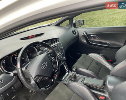 Белый Киа Сид, объемом двигателя 1.59 л и пробегом 127 тыс. км за 10500 $, фото 9 на Automoto.ua