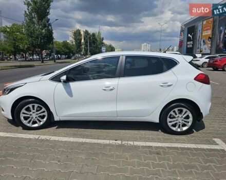 Белый Киа Сид, объемом двигателя 1.59 л и пробегом 196 тыс. км за 10500 $, фото 2 на Automoto.ua