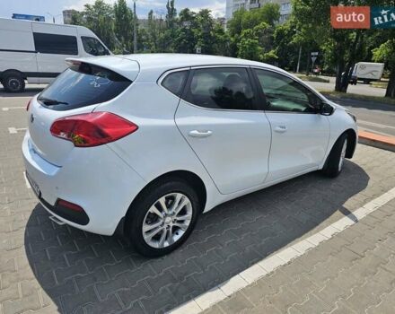 Белый Киа Сид, объемом двигателя 1.59 л и пробегом 196 тыс. км за 10500 $, фото 4 на Automoto.ua