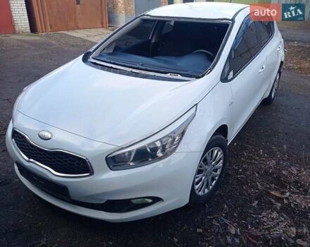 Белый Киа Сид, объемом двигателя 1.4 л и пробегом 238 тыс. км за 5100 $, фото 2 на Automoto.ua