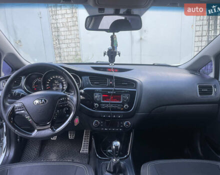 Білий Кіа Сід, об'ємом двигуна 1.59 л та пробігом 116 тис. км за 11500 $, фото 15 на Automoto.ua