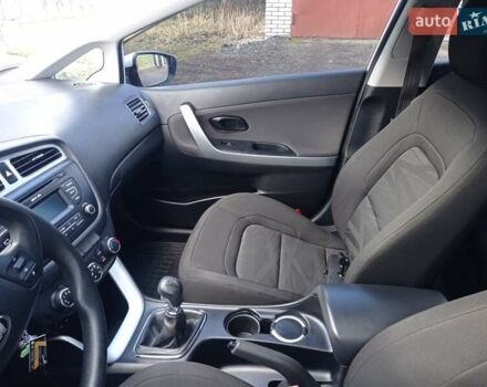 Белый Киа Сид, объемом двигателя 1.4 л и пробегом 238 тыс. км за 5100 $, фото 15 на Automoto.ua