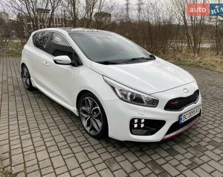 Белый Киа Сид, объемом двигателя 1.59 л и пробегом 127 тыс. км за 10500 $, фото 2 на Automoto.ua