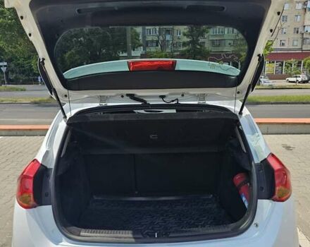 Белый Киа Сид, объемом двигателя 1.59 л и пробегом 196 тыс. км за 9300 $, фото 5 на Automoto.ua