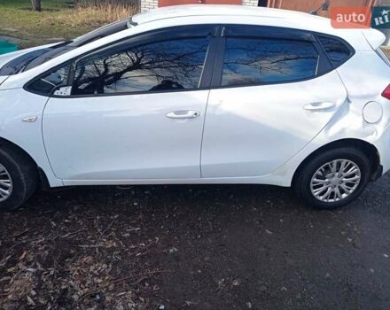 Белый Киа Сид, объемом двигателя 1.4 л и пробегом 238 тыс. км за 5100 $, фото 4 на Automoto.ua