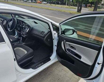 Белый Киа Сид, объемом двигателя 1.59 л и пробегом 196 тыс. км за 9300 $, фото 7 на Automoto.ua