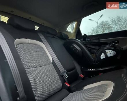 Білий Кіа Сід, об'ємом двигуна 1.59 л та пробігом 199 тис. км за 10500 $, фото 11 на Automoto.ua