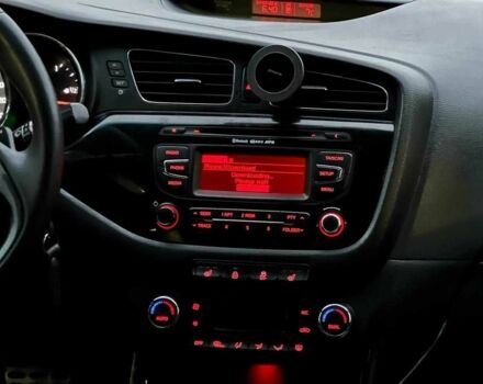 Білий Кіа Сід, об'ємом двигуна 1.6 л та пробігом 199 тис. км за 10500 $, фото 14 на Automoto.ua