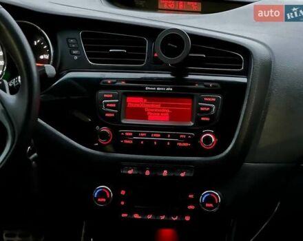 Білий Кіа Сід, об'ємом двигуна 1.59 л та пробігом 199 тис. км за 10500 $, фото 14 на Automoto.ua