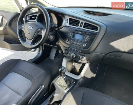 Белый Киа Сид, объемом двигателя 1.4 л и пробегом 166 тыс. км за 8700 $, фото 20 на Automoto.ua