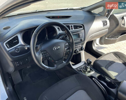 Белый Киа Сид, объемом двигателя 1.4 л и пробегом 166 тыс. км за 8700 $, фото 15 на Automoto.ua