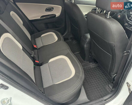 Білий Кіа Сід, об'ємом двигуна 1.6 л та пробігом 83 тис. км за 12300 $, фото 10 на Automoto.ua