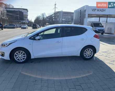 Білий Кіа Сід, об'ємом двигуна 1.6 л та пробігом 242 тис. км за 8300 $, фото 4 на Automoto.ua