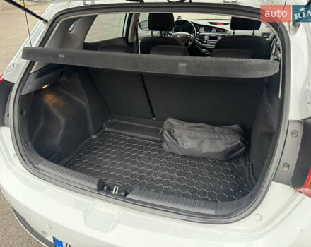 Білий Кіа Сід, об'ємом двигуна 1.6 л та пробігом 83 тис. км за 12300 $, фото 12 на Automoto.ua