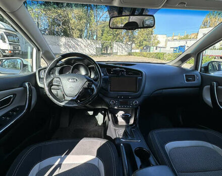 Белый Киа Сид, объемом двигателя 1.58 л и пробегом 107 тыс. км за 11500 $, фото 7 на Automoto.ua