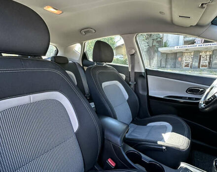 Білий Кіа Сід, об'ємом двигуна 1.6 л та пробігом 106 тис. км за 13500 $, фото 9 на Automoto.ua