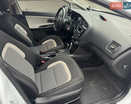 Білий Кіа Сід, об'ємом двигуна 1.6 л та пробігом 83 тис. км за 12300 $, фото 6 на Automoto.ua