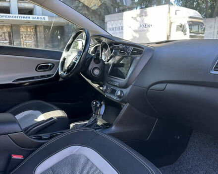 Білий Кіа Сід, об'ємом двигуна 1.6 л та пробігом 106 тис. км за 13500 $, фото 10 на Automoto.ua