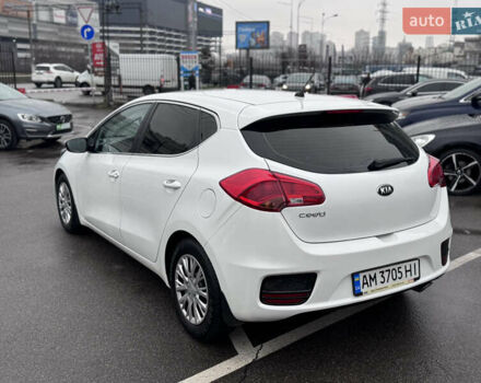 Білий Кіа Сід, об'ємом двигуна 1.59 л та пробігом 147 тис. км за 13300 $, фото 4 на Automoto.ua