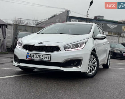 Білий Кіа Сід, об'ємом двигуна 1.59 л та пробігом 147 тис. км за 13300 $, фото 11 на Automoto.ua