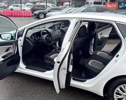 Білий Кіа Сід, об'ємом двигуна 1.59 л та пробігом 147 тис. км за 13300 $, фото 17 на Automoto.ua