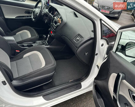 Білий Кіа Сід, об'ємом двигуна 1.59 л та пробігом 147 тис. км за 13300 $, фото 24 на Automoto.ua